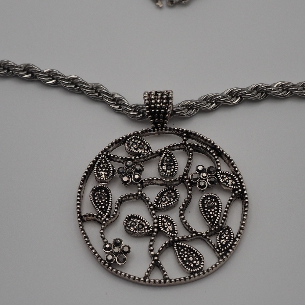 VTG Necklace Marcasite Floral Filigree Medallion Pendant Rope Chain Silver Tone